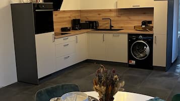 Refrigerador, horno, parrilla de estufa y lavavajillas