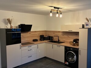 Refrigerador, horno, placa de cocina, lavavajillas