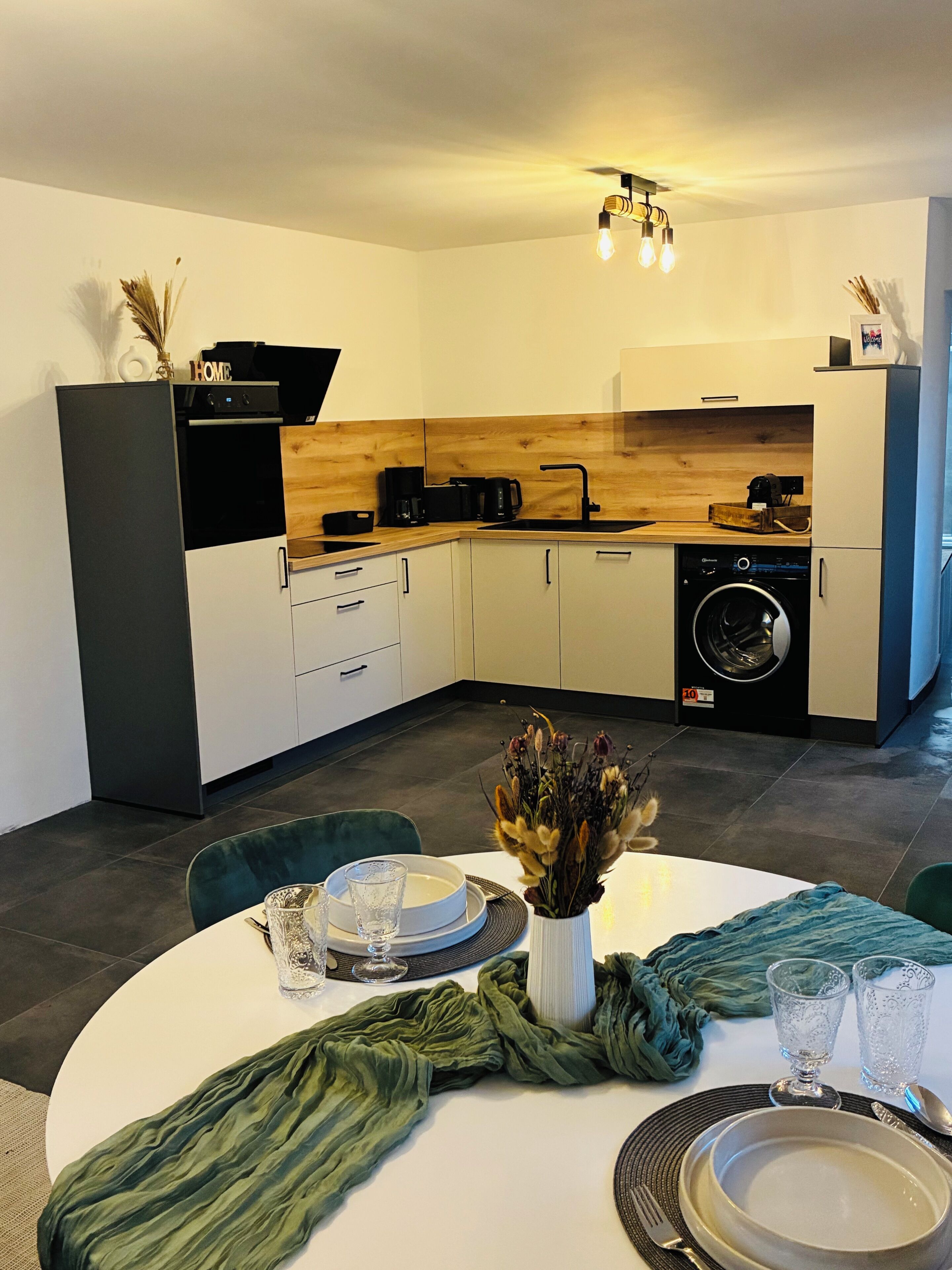 Fridge, oven, stovetop, dishwasher