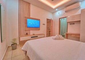 เตียงพร้อมฟูกเสริมที่นอน, พื้นที่ทำงานแบบใช้แล็ปท็อป, Wi-Fi ฟรี