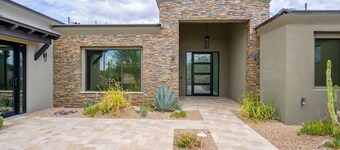 Luxury in North Scottsdale sleeps 10
