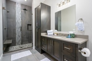 Shower, hair dryer, towels - Luxury in North Scottsdale sleeps 10 (Scottsdale)