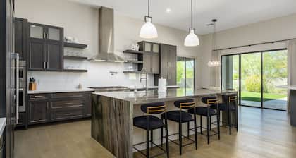 Luxury in North Scottsdale sleeps 10