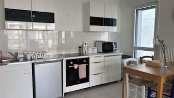 Micro-ondes, four, plaque de cuisson
