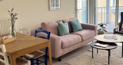 CÎté Parc: Appartement entier neuf, parking intérieur, & au pied du métro à Lyon