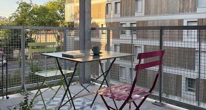 Côté Parc: Cosy & neuf, parking intérieur, & au pied du métro à Lyon