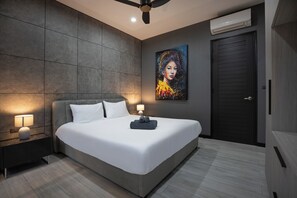 3 chambres, fer et planche à repasser, Wi-Fi, draps fournis