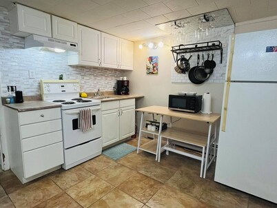 1 bedroom apartment, centrally located and newly renovated