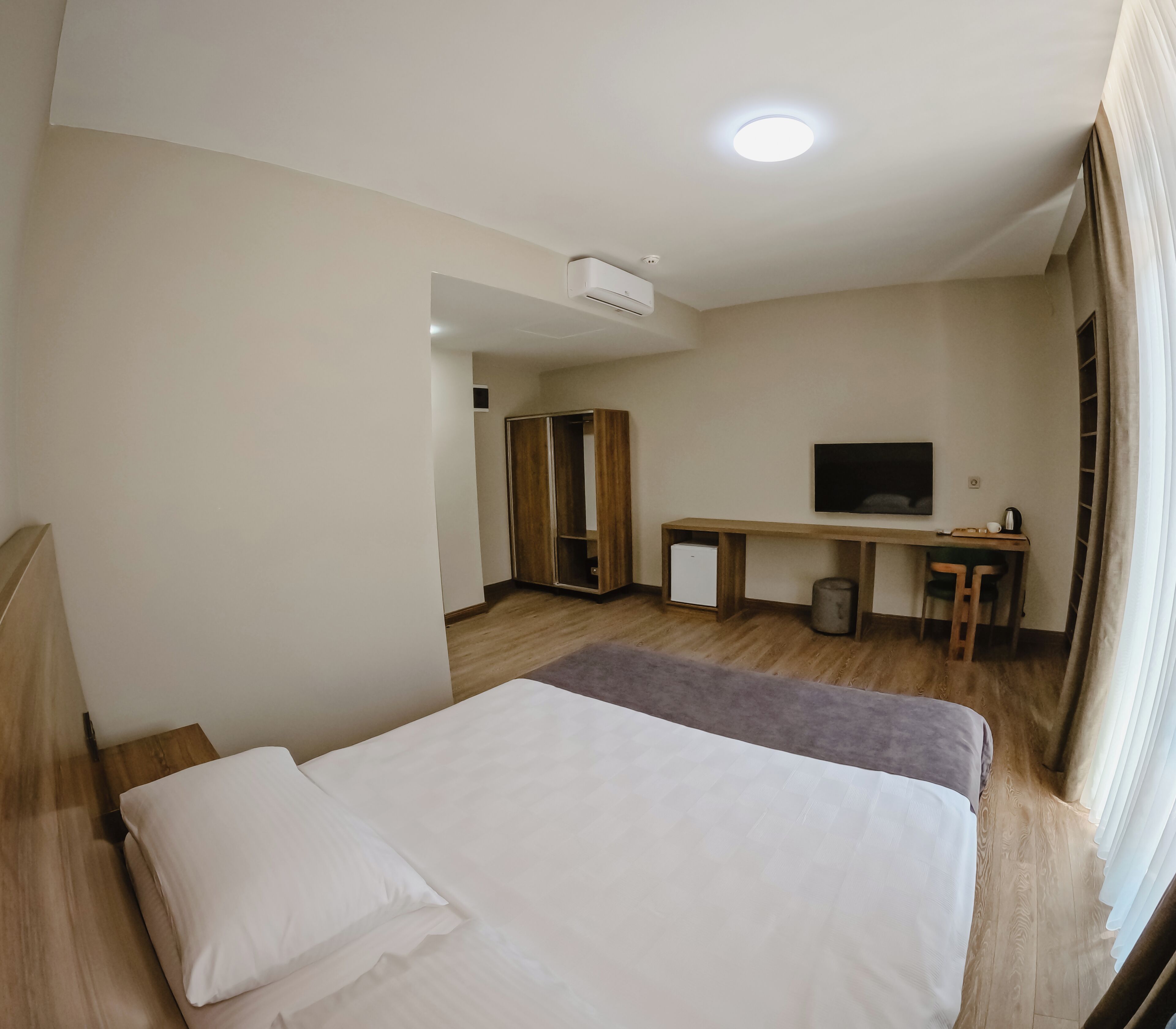 Egyptian cotton sheets, premium bedding, Select Comfort beds, minibar
