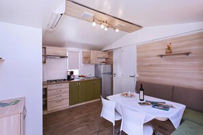 Mobile Home | Private kitchen