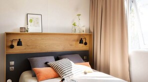 ラグジュアリー モバイルホーム | 2 室のベッドルーム、客室ごとに異なるインテリア