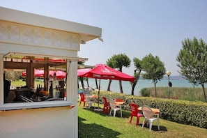 Mobile Home | Outdoor dining