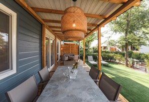 Mobile Home | Outdoor dining