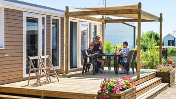 Mobile Home | Outdoor dining