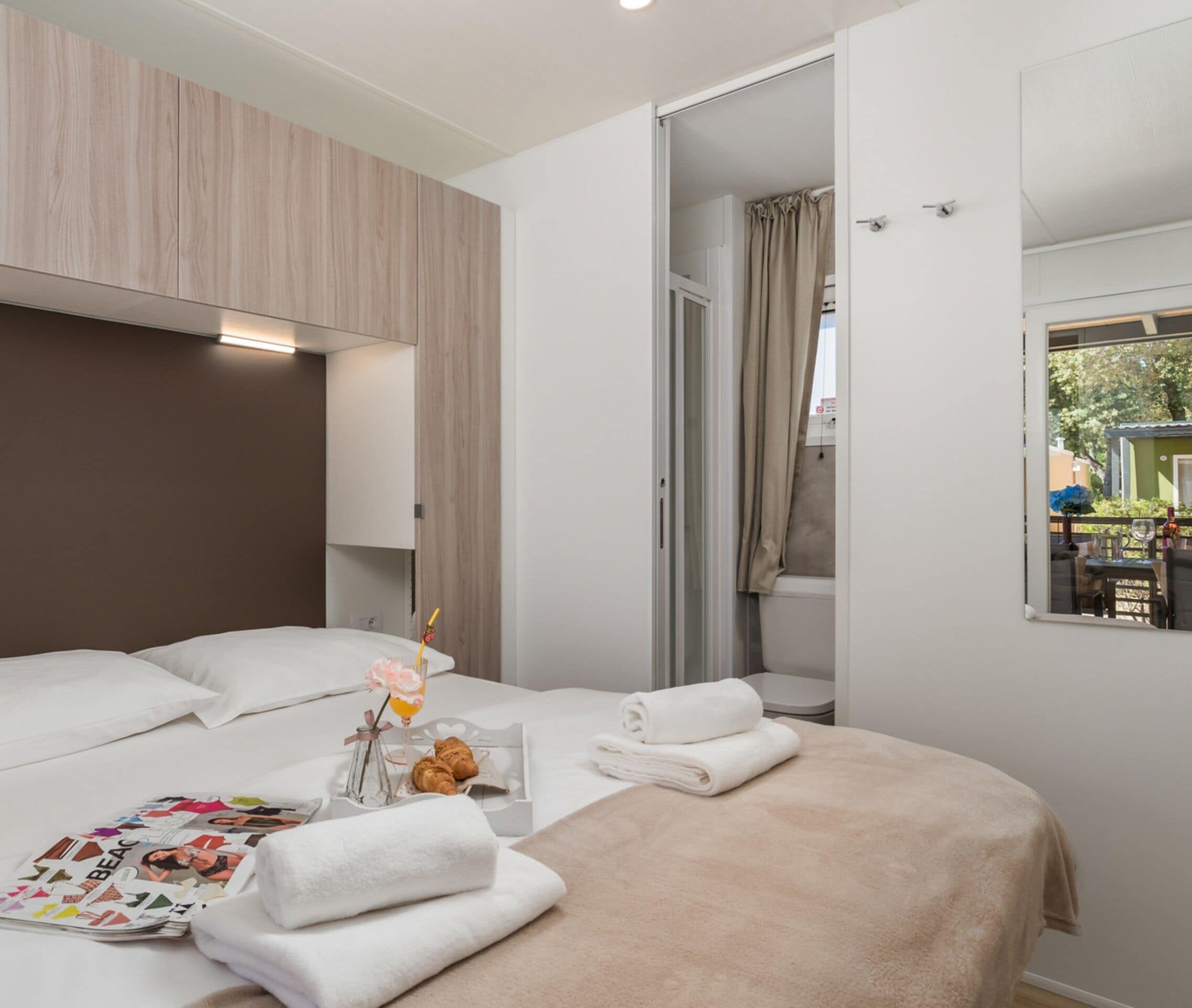 Nhà di động | 2 phòng ngủ, trang bị nội thất với thiết kế riêng biệt 