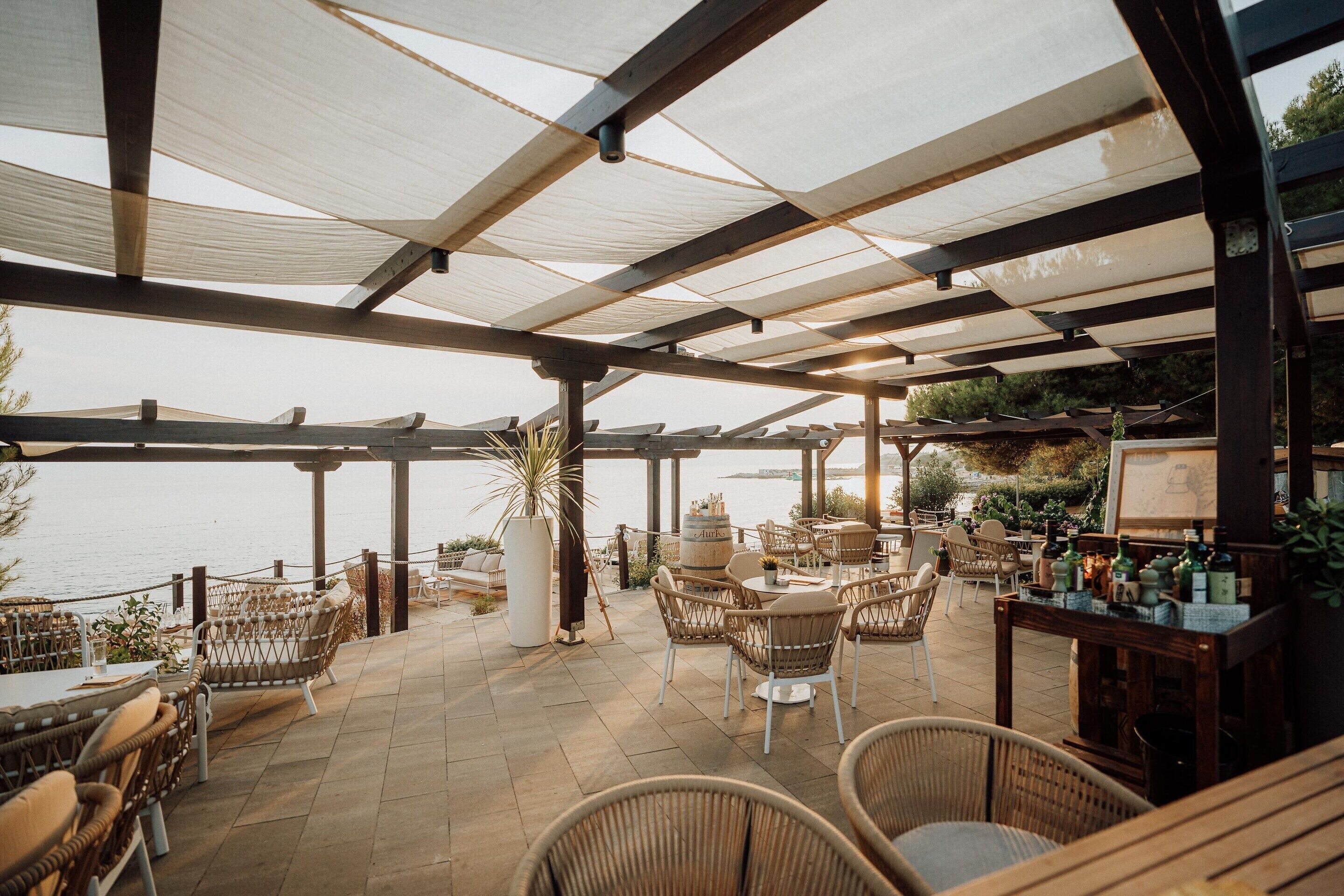 تناول الطعام بالخارج