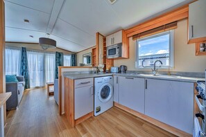 Mobile Home | Private kitchen - 2 Bedroom Mobile Home in Wimborne, No Deposit (Wimborne)