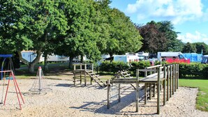 Mobile Home | Garden - 2 Bedroom Mobile Home in Wimborne, No Deposit (Wimborne)