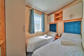 2 chambres, fer et planche à repasser