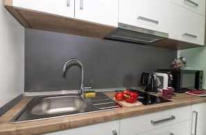 Refrigerador, microondas, lavavajillas, cafetera/tetera