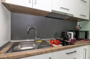 Refrigerador, microondas, lavavajillas, cafetera/tetera