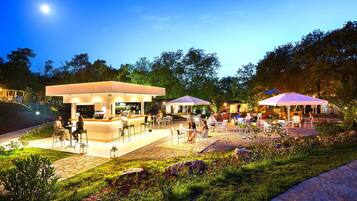 Mobile Home | Outdoor dining