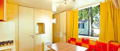 Mobile Home | Living room