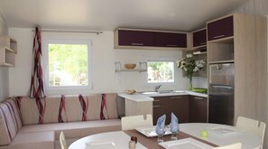 ラグジュアリー モバイルホーム | リビングルーム