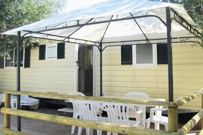 كارافان | المنشأة من الخارج