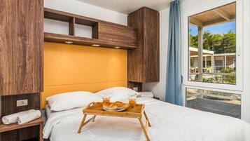 Mobile Home | 2 bedrooms, individually furnished