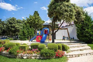 Children’s area - Mobile Home Pag Near Pebble Beach & Pools (Novalja)