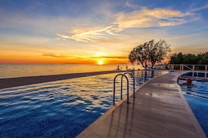 Mobile Home | Pool | Outdoor pool - Mobile Home Pag Near Pebble Beach & Pools (Novalja)