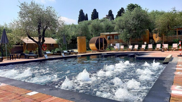 Unclassified image, 1 of 18, button - Mobile Home With Whirlpool in Paddenghe Sulgarda (Padenghe sul Garda)