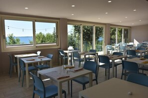 Mobile Home | Living room