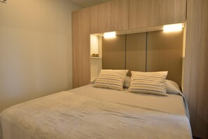 Trailer | 2 quartos, individualmente mobiliados, roupa de cama