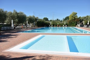 Trailer | Piscina | Piscina externa