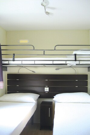 Mobile Home | 2 bilik tidur, cadar katil