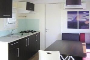 Private kitchen - Mobile Home in Moniga del Garda With (Moniga del Garda)