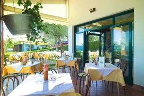 Mobile Home | Living room