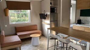 Mobile Home | Living room