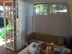 Mobile Home | Living room