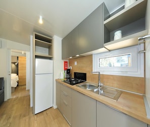 Private kitchen - Mobile Homes in Camp Soline at Biograd, With Sand (Biograd na Moru)