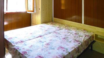 Mobil Karavan | 2 kamar tidur dan seprai linen