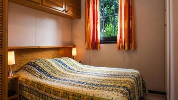 Mobile Home | 2 bedrooms, individually furnished