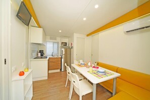 Mobile Home | Dining - Mobile Home in Desenzano With Swimming Pool (Desenzano del Garda)