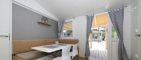 Mobile Home | Living room