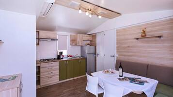 Mobile Home | Dining