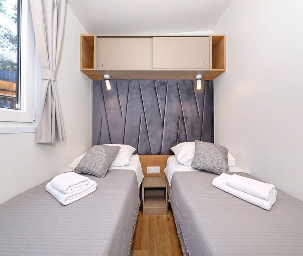 Mobile Home | 3 bedrooms, individually furnished