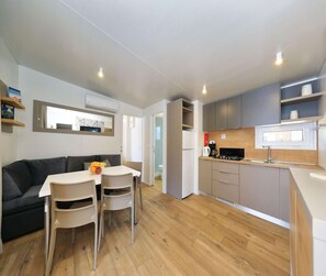 Mobile Home | Living room