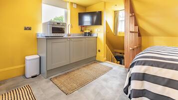 Design Apartment, Air conditioning, City View | Blackout curtains, soundproofing, iron/ironing board, free WiFi